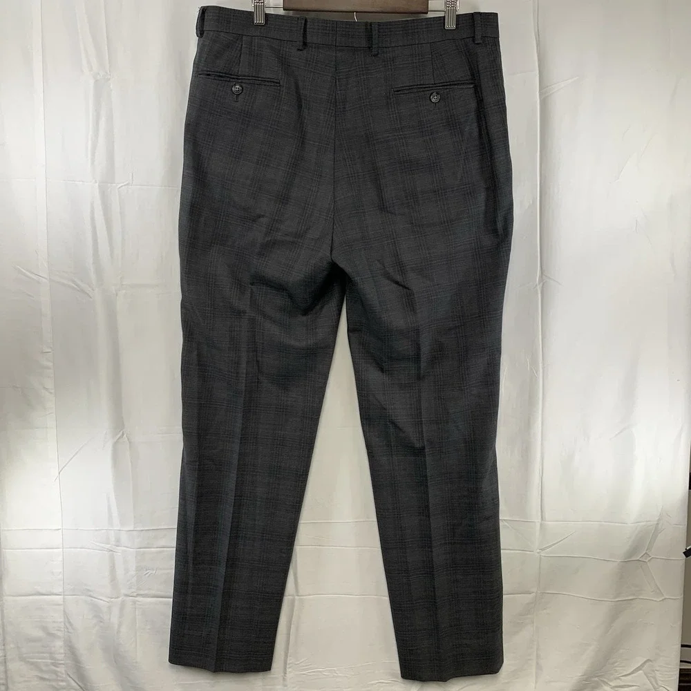 Jos A Bank Traveler 2 Pc Gray Plaid Wool Suit Mens 43L‎ / 37 x 32 Jacket Pants